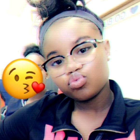 Meet your Posher, Aricka - Picture 1 of 1